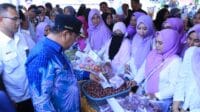 Kendalikan Inflasi, Pj. Gubernur Tinjau Pasar Murah di Takalar