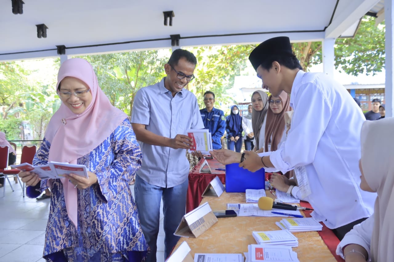 Salurkan Hak Pilih di Takalar, Pj. Bupati Takalar Terdaftar di TPS 02 Kalabbirang