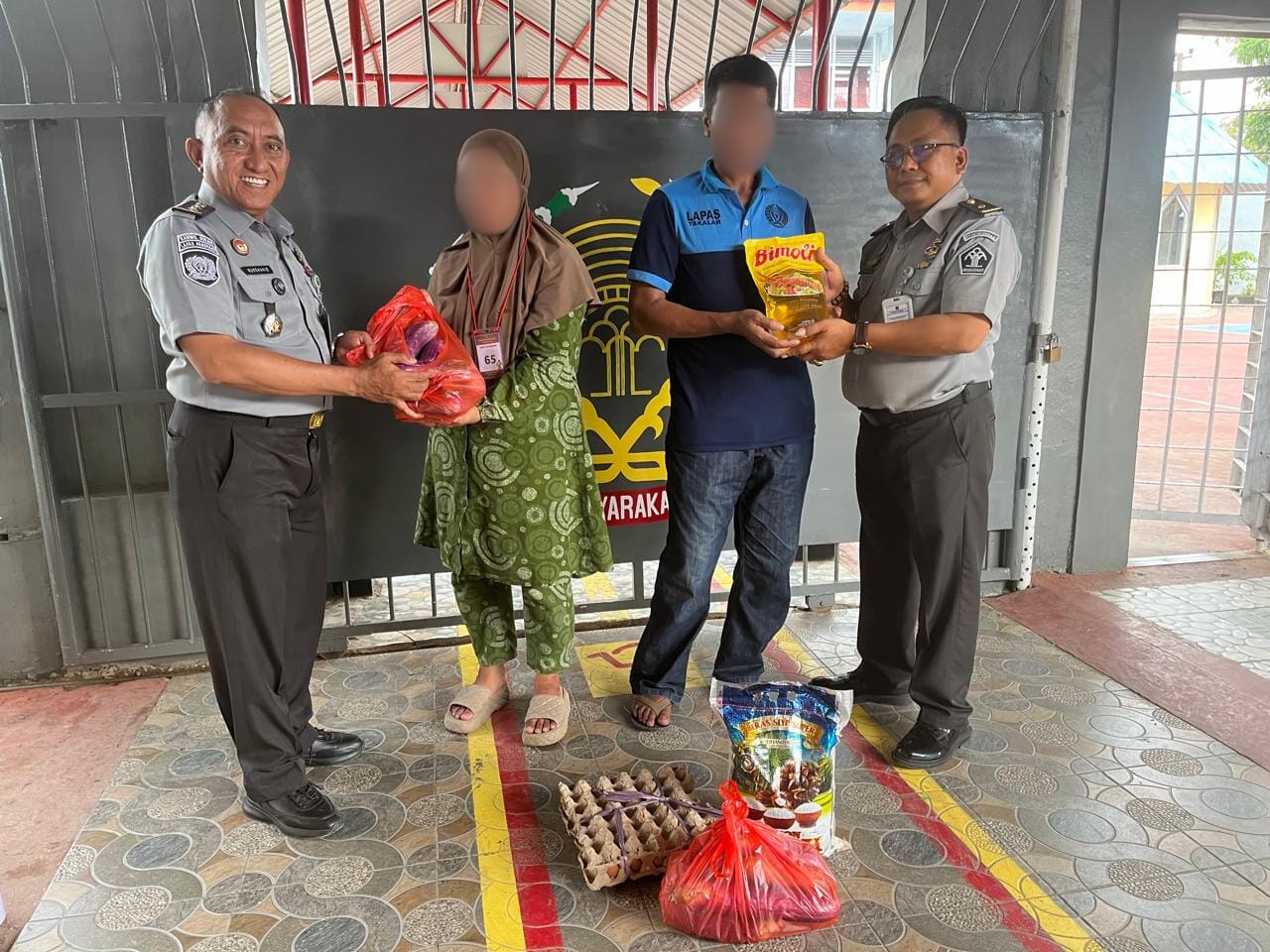 Lapas Takalar Salurkan Bansos Untuk Keluarga Warga Binaan