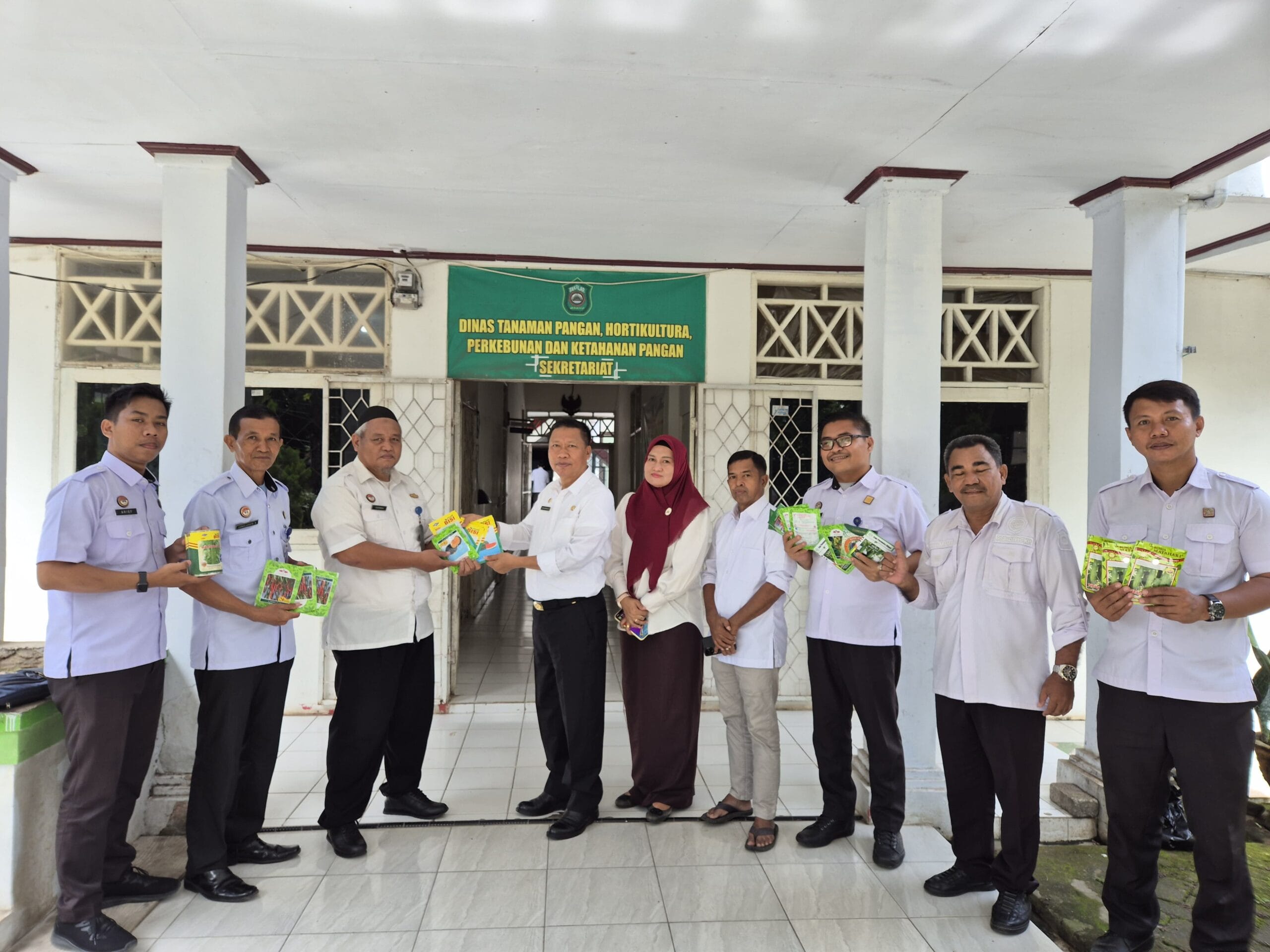  Lembaga Pemasyarakatan (Lapas) Kelas IIB Takalar menerima bantuan bibit sayuran dari Dinas Tanaman Pangan, Holtikultura, Perkebunan, dan Ketahanan Pangan (TPHPKP) Kabupaten Takalar