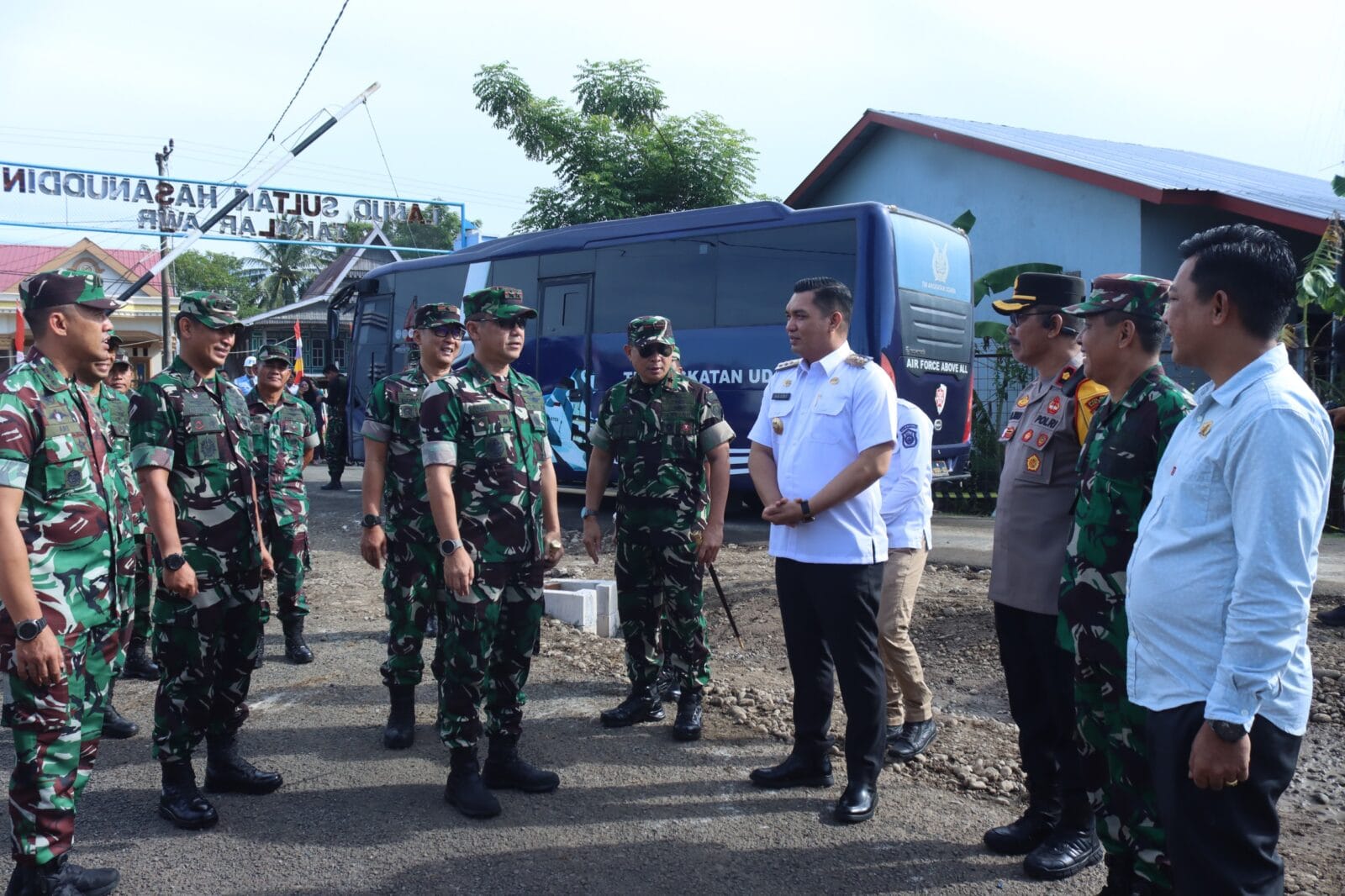 IMG-20250108-WA0005 Pj. Bupati Takalar Terima Kunjungan Pangkoopsud II bersama Rombongan di Wilayah AWR Kec. Mangarabombang