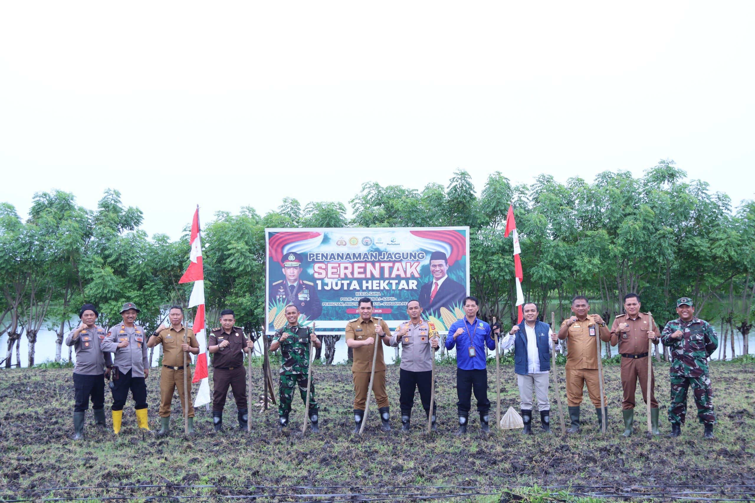Pj. Bupati Takalar Bersama Forkopimda Tanam Jagung 1 Juta Hektar, Sukseskan Swasemba Pangan Tanam Jabung Serentak, 1 Juta Hektar
