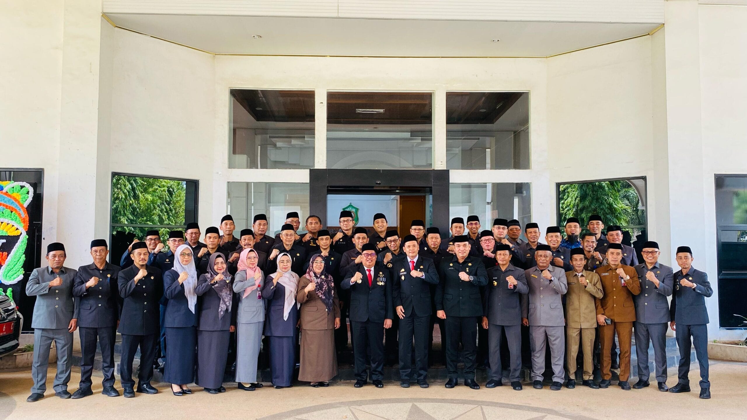 Bupati Takalar Pimpin Rapat Persiapan Satgas Safari Ramadhan 1446 H FotoBersama Dengan Bupati Takalar dan Wakil Bupati Takalar