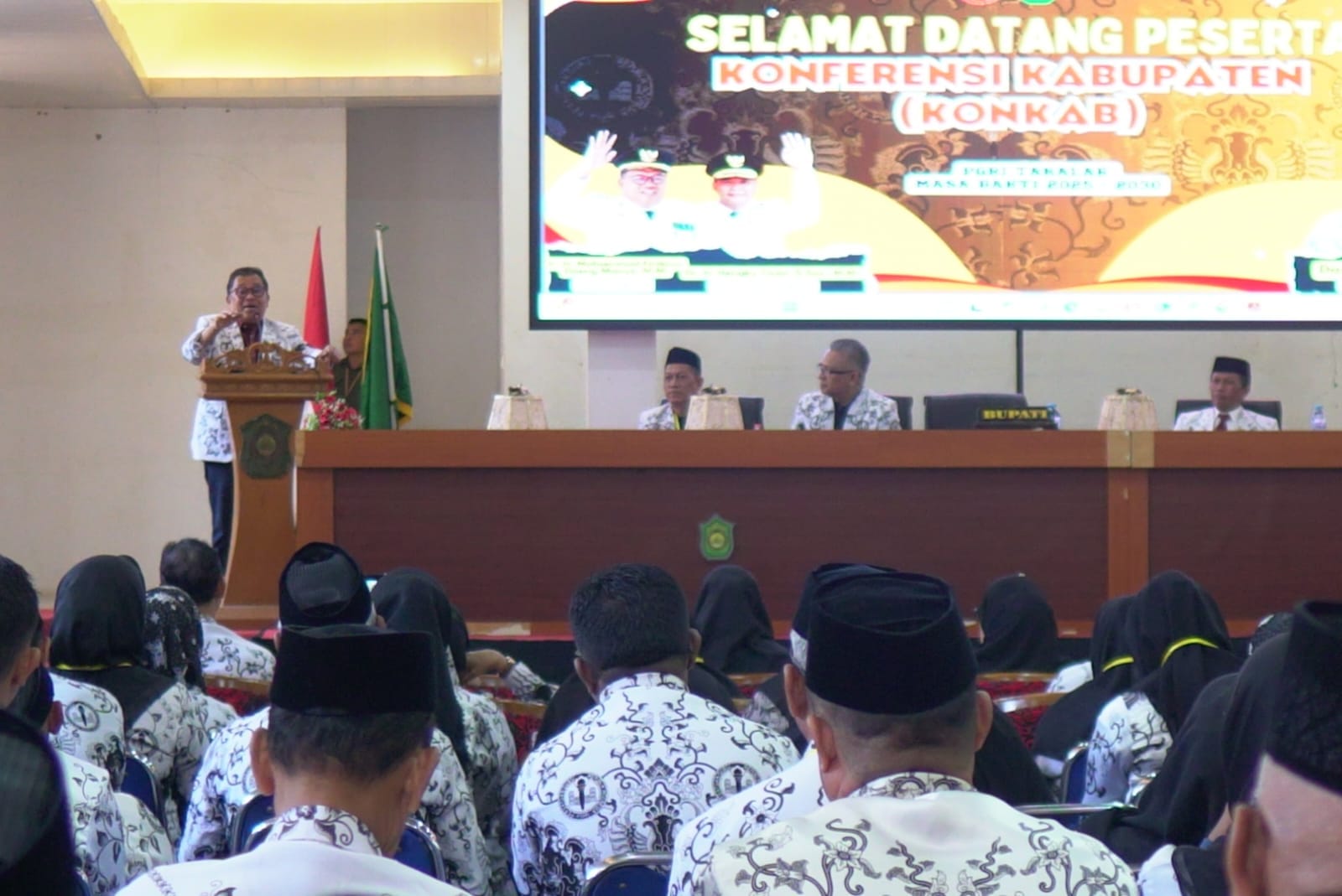 Bupati Daeng Manye Buka Konferensi PGRI Takalar Masa Bakti 2025-2030