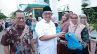 Bupati Takalar Bagikan 1000 Paket Lebaran di RS Padjonga Dg Ngalle