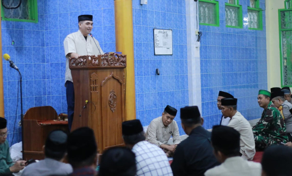 Safari Ramadan di Masjid Nurul Masyaariq, Sekda Takalar Ajak Jamaah Tingkatkan Iman