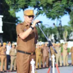 Plt. Inspektur H. Rusli saat memimpin Apel Gabungan Pemkab Takalar