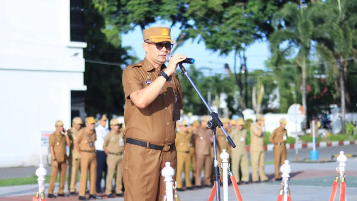 Plt. Inspektur H. Rusli saat memimpin Apel Gabungan Pemkab Takalar