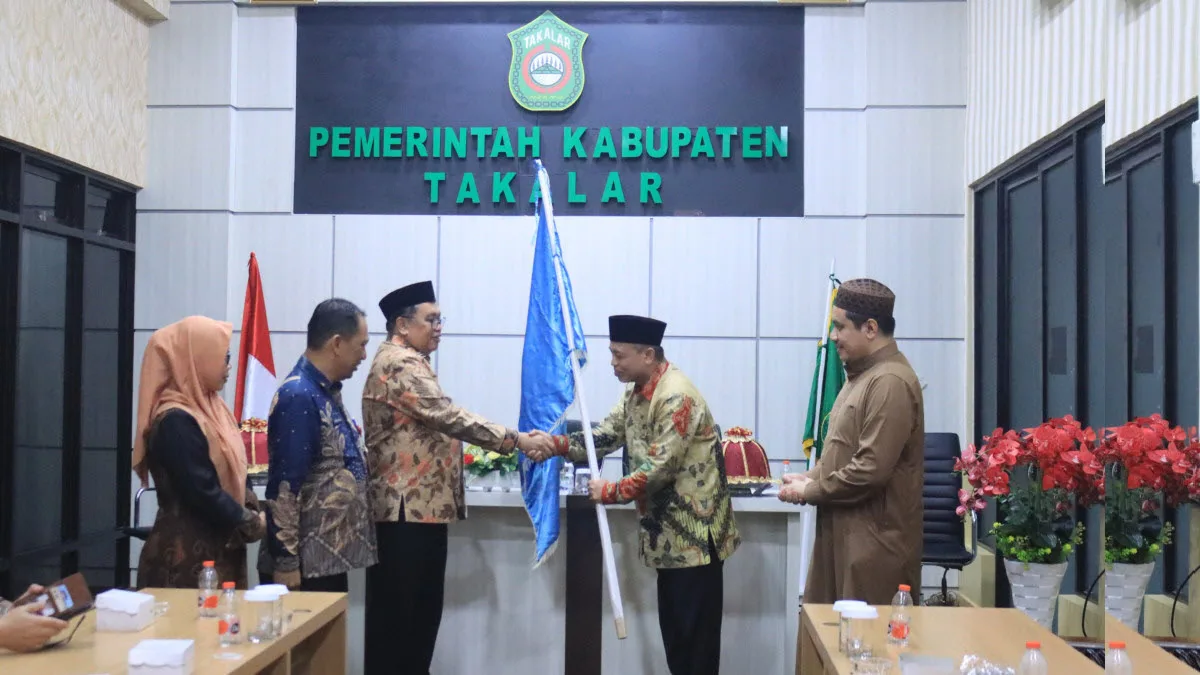 Bupati Takalar Lepas Kafilah LPTQ Targetkan Pertahankan Juara Umum MTQ Tingkat Provinsi di Maros Bupati Takalar Lepas Kafilah LPTQ: Targetkan Pertahankan Juara Umum MTQ Tingkat Provinsi di Maros
