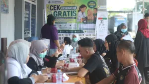 Lapas Takalar Sediakan Cek Kesehatan Gratis Bagi Pengunjung Suasana meja pendaftaran dan pemeriksaan dalam program cek kesehatan gratis di Lapas Takalar