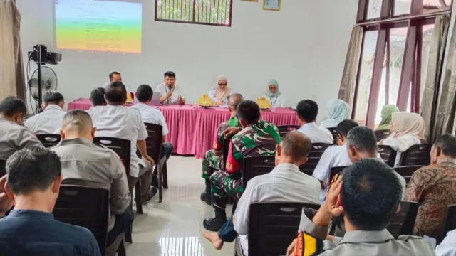 Pertemuan sosialisasi program Sekolah Rakyat Takalar yang dihadiri oleh perwakilan Kemensos RI dan jajaran pemerintah kecamatan