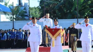 Sekda Takalar Dr. Muhammad Hasbi bertindak sebagai Inspektur Upacara Hardiknas 2026 Takalar didampingi pasukan pengibar bendera