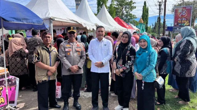 Wakil Bupati Takalar Hengky Yasin didampingi jajaran Polres, Kodim, dan Kejaksaan saat meninjau langsung stand pasar murah Gerakan Pangan Murah