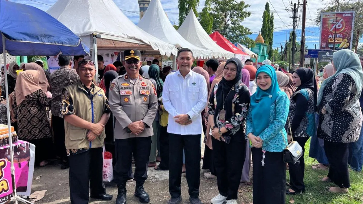 Wakil Bupati Takalar Hengky Yasin didampingi jajaran Polres, Kodim, dan Kejaksaan saat meninjau langsung stand pasar murah Gerakan Pangan Murah