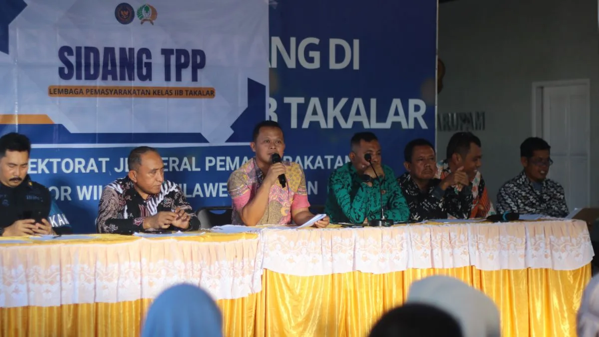Lapas Takalar Gelar Sidang TPP, Puluhan Warga Binaan Diusulkan Program Integrasi dan Tamping Suasana pelaksanaan Sidang TPP di Aula Lapas Takalar dihadiri Kalapas Andi Gunawan dan tim pengamat menghadap jajaran peserta sidang