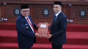 Bupati Daeng Manye Serahkan KUA-PPAS 2027 ke DPRD, Usung 5 Agenda Pembangunan Bupati Daeng Manye Serahkan KUA-PPAS 2027 ke DPRD, Takalar Usung 5 Agenda Pembangunan