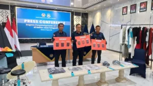 Jalankan Usaha Fotografi Beromzet Puluhan Juta di Makassar, 9 WNA Diamankan Imigrasi