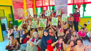 Mahasiswa KKN Unhas Latih Siswa SDN 7 Arawa Buat Karya Eco-print Mahasiswa KKN Unhas Latih Siswa SDN 7 Arawa Buat Karya Eco-print