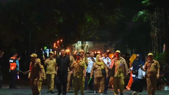 Ratusan Peserta Pawai Obor Hiasi Malam HUT Ke-81 RI di Takalar