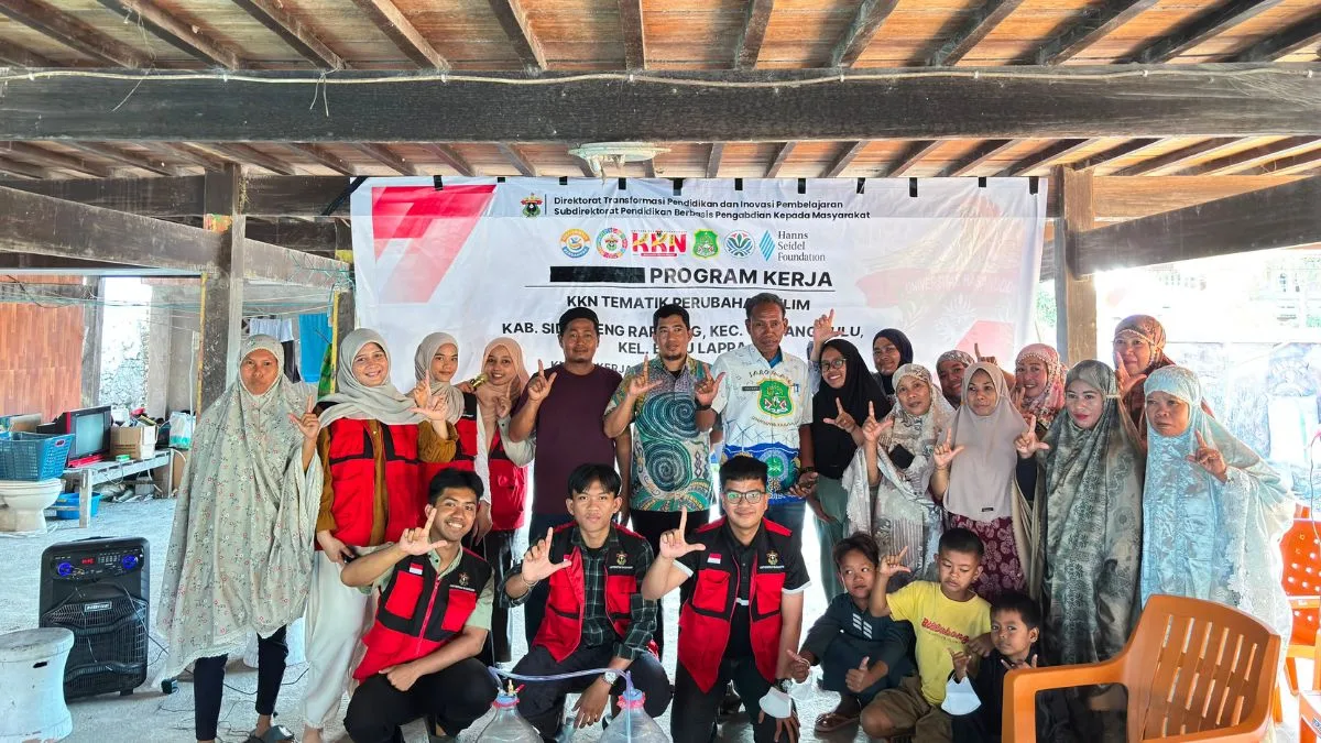 Ubah Kotoran Sapi Jadi Biogas, Mahasiswa KKN-T Unhas Hadirkan Solusi Energi di Sidrap