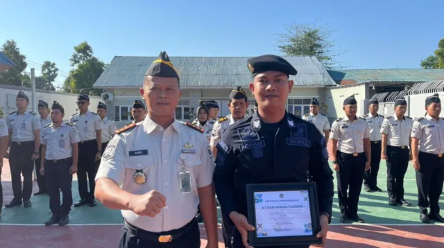 Apresiasi Kinerja, Lapas Takalar Beri Penghargaan kepada Petugas Teladan
