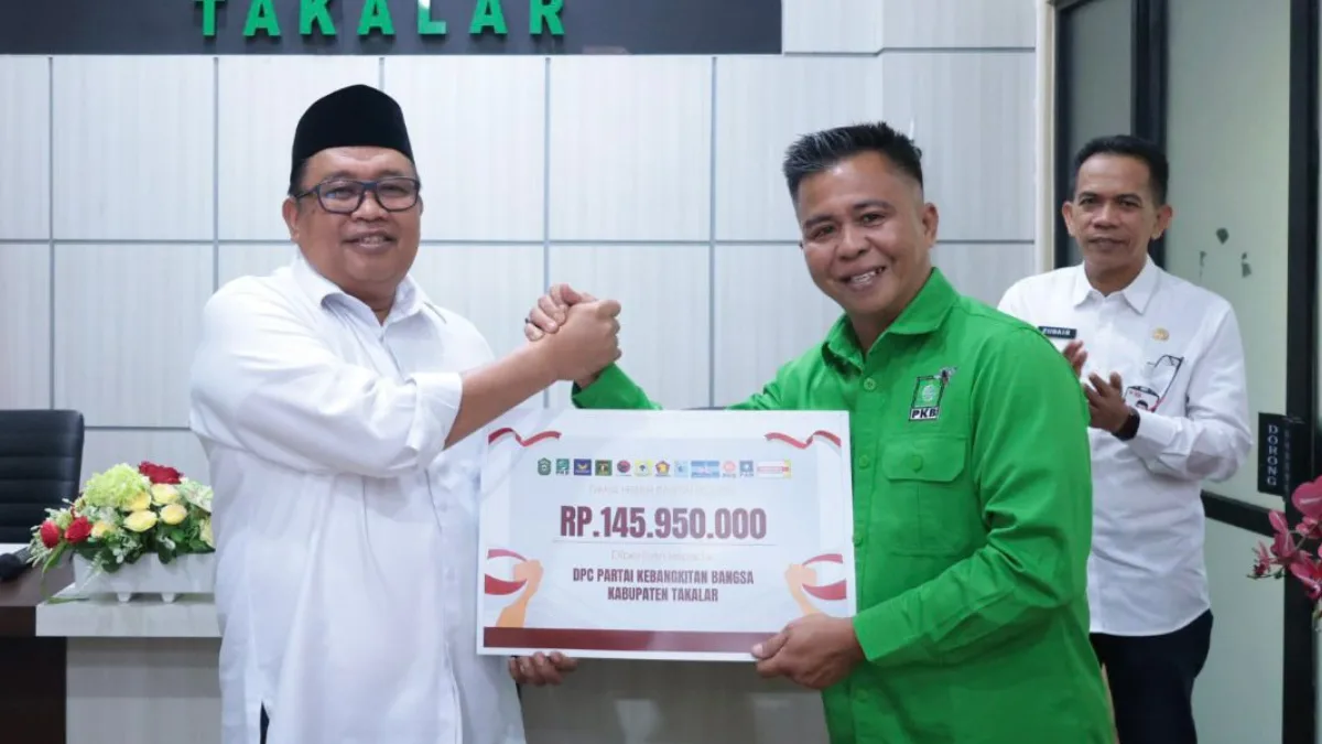 Bupati Takalar Serahkan Bantuan Hibah Rp1,1 Miliar ke 11 Parpol Bupati Takalar Serahkan Bantuan Hibah Rp1,1 Miliar ke 11 Parpol