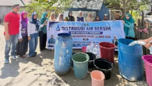 Dampak El Nino, TP PKK Takalar dan BARET ICMI Salurkan Air Bersih di Cikoang