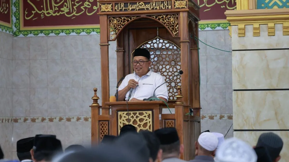 Safari Jumat di Sanrobone, Bupati Takalar Serahkan Bantuan Masjid dan Timbunan Pekuburan
