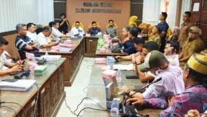 DPRD Takalar Gelar RDP Soroti Data BPS Hingga Para Kades Minta Klarifikasi Israwati DPRD Takalar Gelar RDP Soroti Data Desil BPS Hingga Para Kades Minta Klarifikasi Israwati