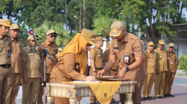 Ingatkan ASN Jadi Pelayan Sejati, Camat Pattallassang Luncurkan Atribut Khusus Gerakan 5S