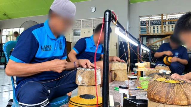 Kreatif dan Bernilai Ekonomis, Songkok Anyam Buatan Warga Binaan Takalar Mulai Dilirik Pasar
