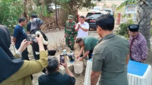 Resmikan Sumur Bor di Moncongkomba, Pemkab Takalar Juga Salurkan Bantuan Telur ke 100 KK