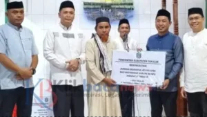 Safari Ramadhan di Lengkese, Ketua DPRD dan Pemda Takalar Serahkan Rekomendasi JKN PBI Safari Ramadhan di Lengkese, Ketua DPRD dan Pemda Takalar Serahkan Rekomendasi JKN PBI