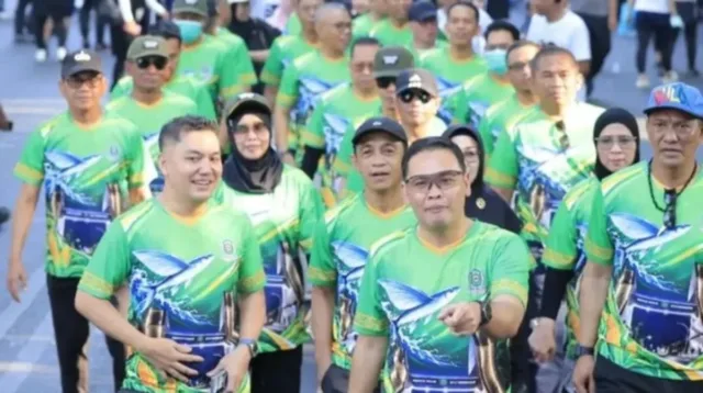 Semarak HUT Sulsel ke-357, Kontingen Takalar Tampil Memukau di Jalan Sehat Anti Mager
