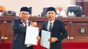 Sembilan Fraksi DPRD Sepakat, Ranperda Perubahan APBD 2026 Takalar Disetujui Bupati Takalar Firdaus Daeng Manye dan Ketua DPRD Takalar Muhammad Rijal tanda tangani nota persetujuan APBD Perubahan 2026