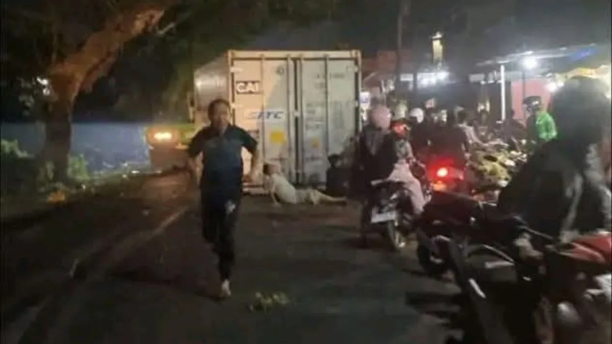 Terekam CCTV, Peti Kemas Jatuh dari Truk di Takalar Timpa 3 Mahasiswi hingga Kaki Diamputasi