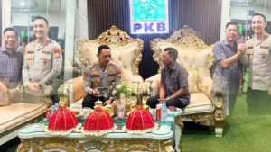 Terima Kunjungan Perdana Kapolres Baru, Ketua DPRD Takalar Siap Perkuat Sinergi dan Kamtibmas Ketua DPRD Takalar H. Muhammad Rijal terima kunjungan silaturahmi Kapolres Takalar AKBP Ginanjar Fitriadi.